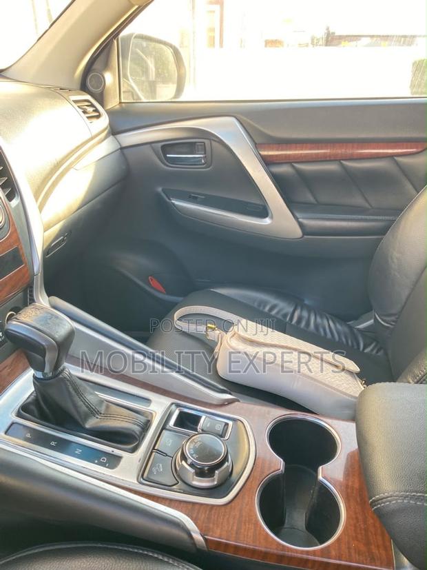 Mitsubishi Pajero Sport 2017 Gray