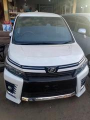Toyota Voxy 2015 White for sale