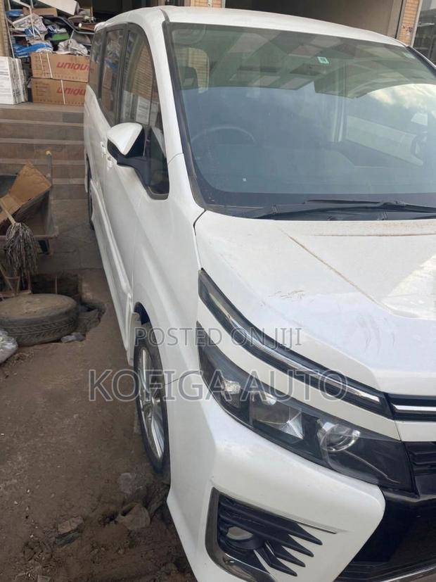 Toyota Voxy 2015 White