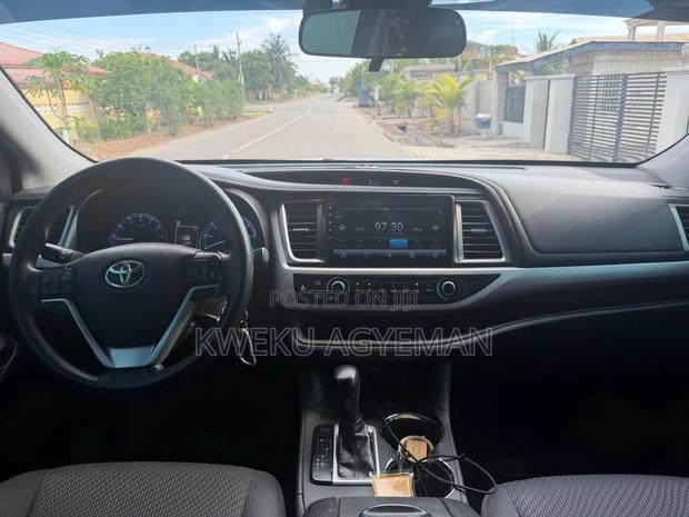 Toyota Highlander LE 2019 Black